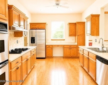 760 Wintergreen Lane - Photo Thumbnail 9