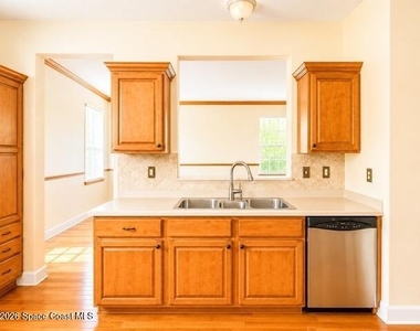 760 Wintergreen Lane - Photo Thumbnail 10