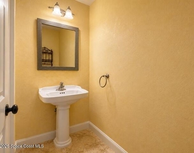 760 Wintergreen Lane - Photo Thumbnail 15