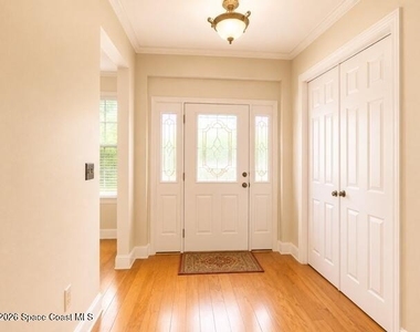760 Wintergreen Lane - Photo Thumbnail 2