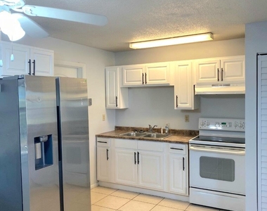 3020 Mary Street - Photo Thumbnail 3