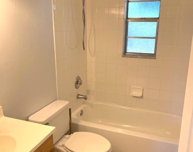 3020 Mary Street - Photo Thumbnail 12