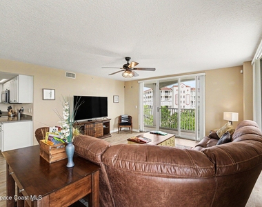 820 Del Rio Way - Photo Thumbnail 4