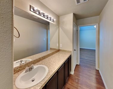 5923 Stockholm Court - Photo Thumbnail 13