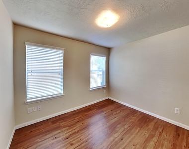 5923 Stockholm Court - Photo Thumbnail 8