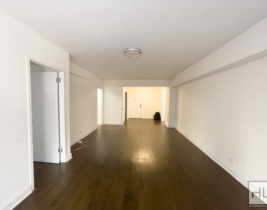 East 57 Street - Photo Thumbnail 4