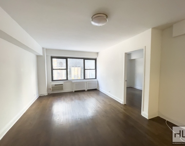 East 57 Street - Photo Thumbnail 2