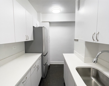East 57 Street - Photo Thumbnail 9