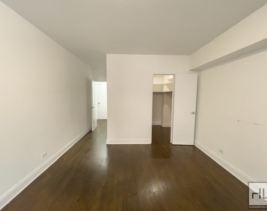 East 57 Street - Photo Thumbnail 6