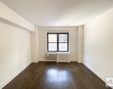 East 57 Street - Photo Thumbnail 5