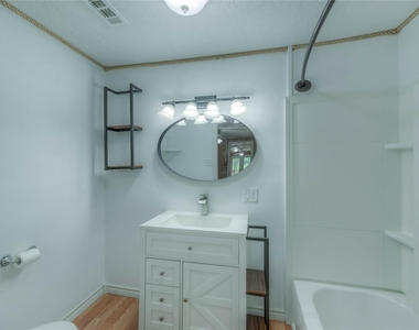 104 W Paradise Drive - Photo Thumbnail 7