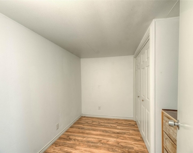 104 W Paradise Drive - Photo Thumbnail 8