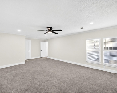 535 Elton Street - Photo Thumbnail 4