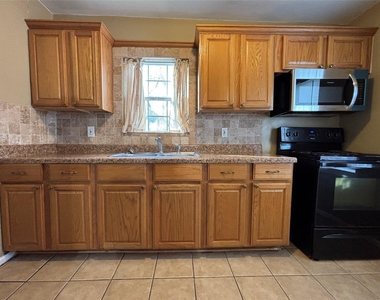 422 W Burleson Street - Photo Thumbnail 7