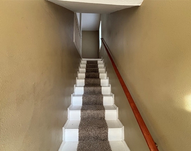 422 W Burleson Street - Photo Thumbnail 1