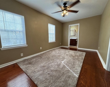 422 W Burleson Street - Photo Thumbnail 8