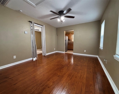 422 W Burleson Street - Photo Thumbnail 8