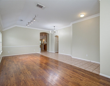18223 Heathridge Lane - Photo Thumbnail 8