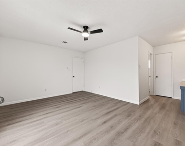7523 La Place Drive - Photo Thumbnail 27