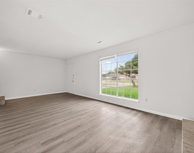 7523 La Place Drive - Photo Thumbnail 7