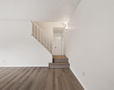 7523 La Place Drive - Photo Thumbnail 4