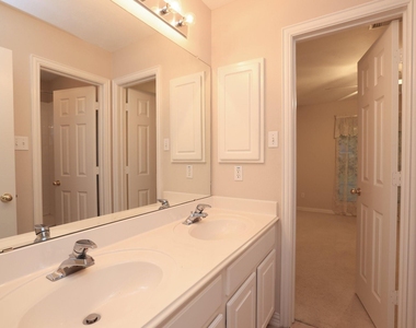 17222 Leeside Drive - Photo Thumbnail 24