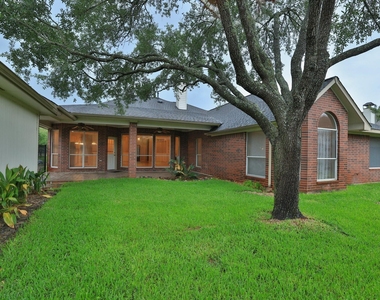 17222 Leeside Drive - Photo Thumbnail 27