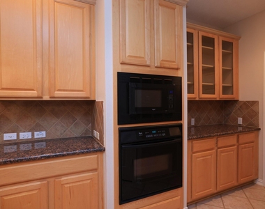 17222 Leeside Drive - Photo Thumbnail 16