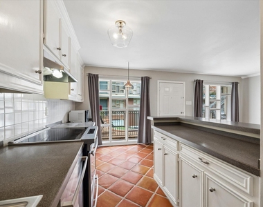 3502 Burlington Street - Photo Thumbnail 12