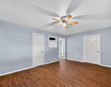 10106 Sierra Drive - Photo Thumbnail 3