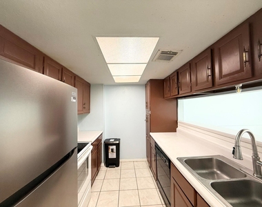 8438 Leawood Blvd - Photo Thumbnail 13