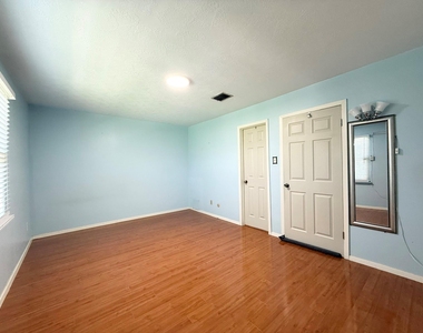 8438 Leawood Blvd - Photo Thumbnail 10