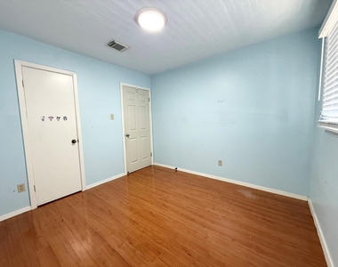 8438 Leawood Blvd - Photo Thumbnail 7