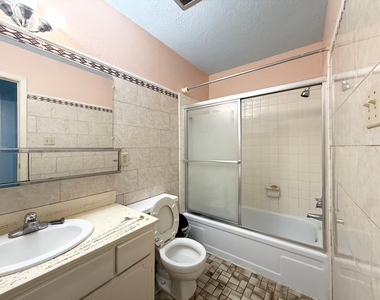 8438 Leawood Blvd - Photo Thumbnail 8