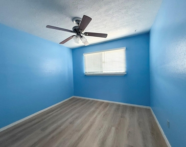 8438 Leawood Blvd - Photo Thumbnail 5