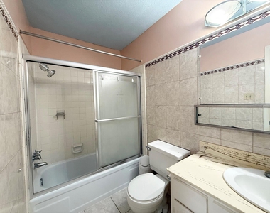 8438 Leawood Blvd - Photo Thumbnail 9