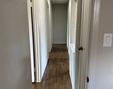 2502 Kingsdale Drive - Photo Thumbnail 9