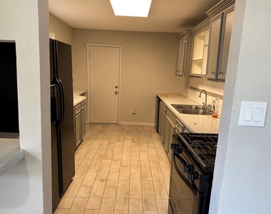 2502 Kingsdale Drive - Photo Thumbnail 5