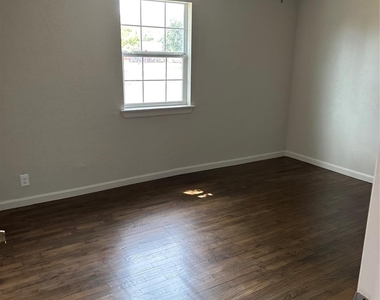 2502 Kingsdale Drive - Photo Thumbnail 12