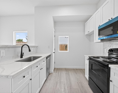 9007 Hilda Street - Photo Thumbnail 4