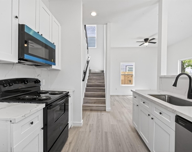 9007 Hilda Street - Photo Thumbnail 5