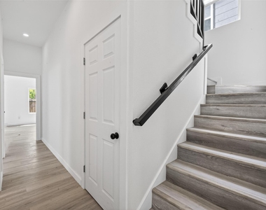 9007 Hilda Street - Photo Thumbnail 3
