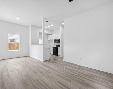 9007 Hilda Street - Photo Thumbnail 2