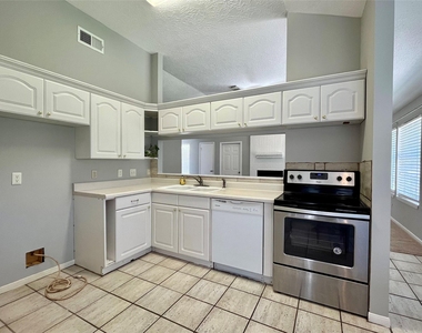 16893 Blue Jay Street - Photo Thumbnail 10