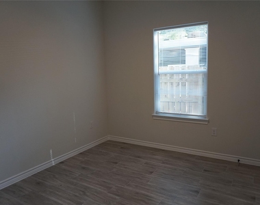 9864 Arbor Oak - Photo Thumbnail 14