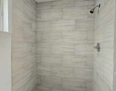 3843 Mount Pleasant St - Photo Thumbnail 5