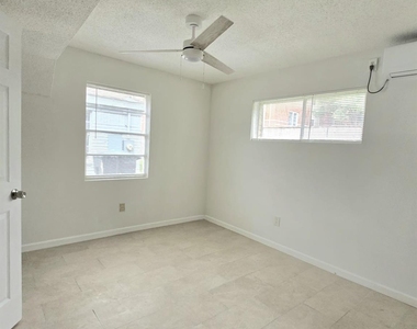 3843 Mount Pleasant St - Photo Thumbnail 14