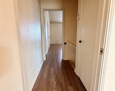 7700 Creekbend Drive - Photo Thumbnail 15