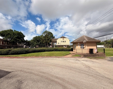 7700 Creekbend Drive - Photo Thumbnail 23