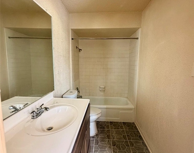 7700 Creekbend Drive - Photo Thumbnail 14
